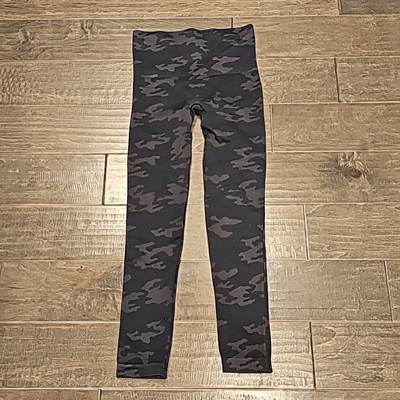 Spanx Women's Camo Leggings sz medium - Picture 1 of 6